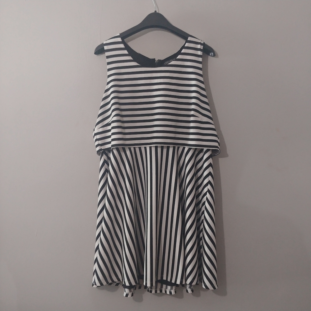 Forever 21 Black and white Dress